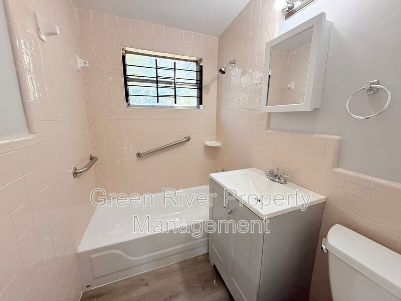 Bungalow in Jacksonville - Newly Renovated! property image