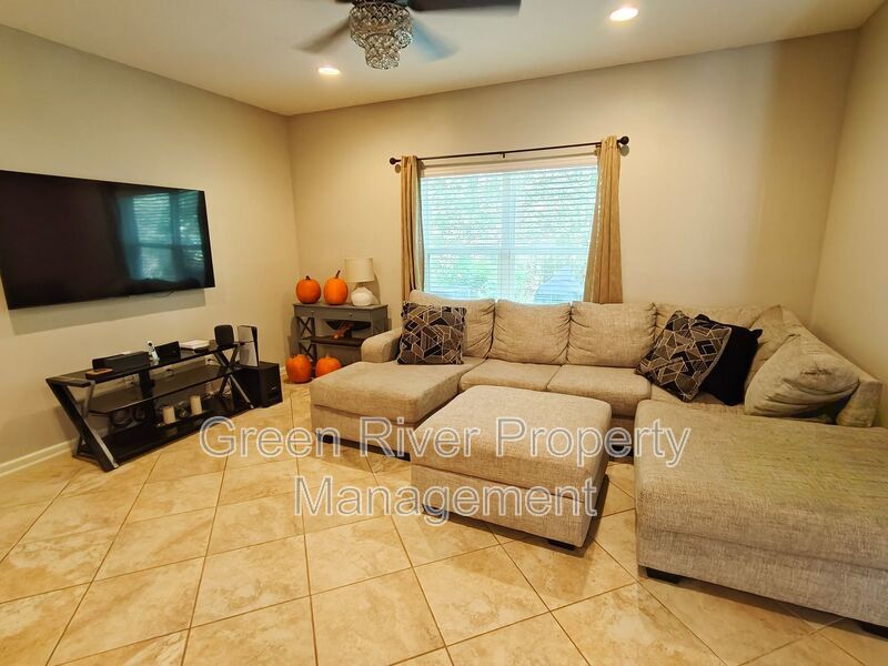 Modern 3-Bedroom Townhome with 2-Car Garage and Screened Porch property image