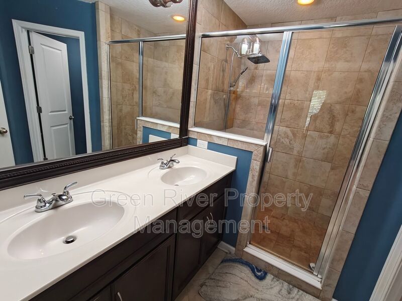 Modern 3-Bedroom Townhome with 2-Car Garage and Screened Porch property image