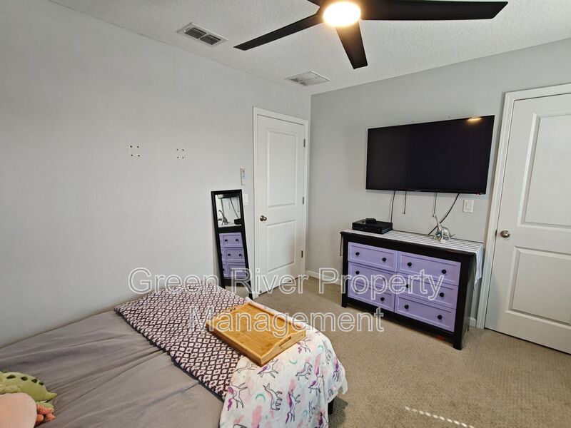 Modern 3-Bedroom Townhome with 2-Car Garage and Screened Porch property image