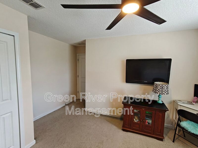 Modern 3-Bedroom Townhome with 2-Car Garage and Screened Porch property image