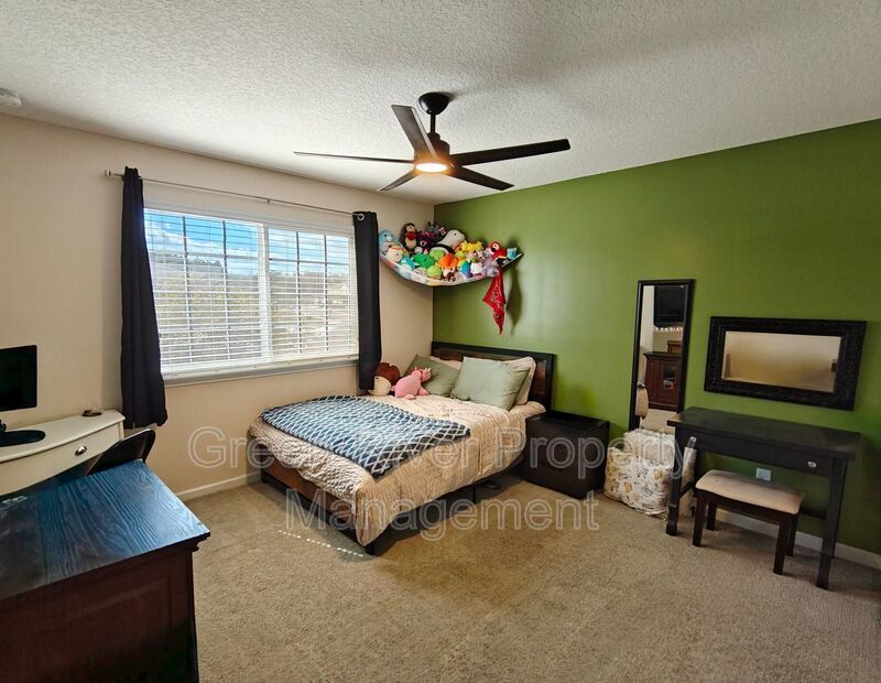 Modern 3-Bedroom Townhome with 2-Car Garage and Screened Porch property image