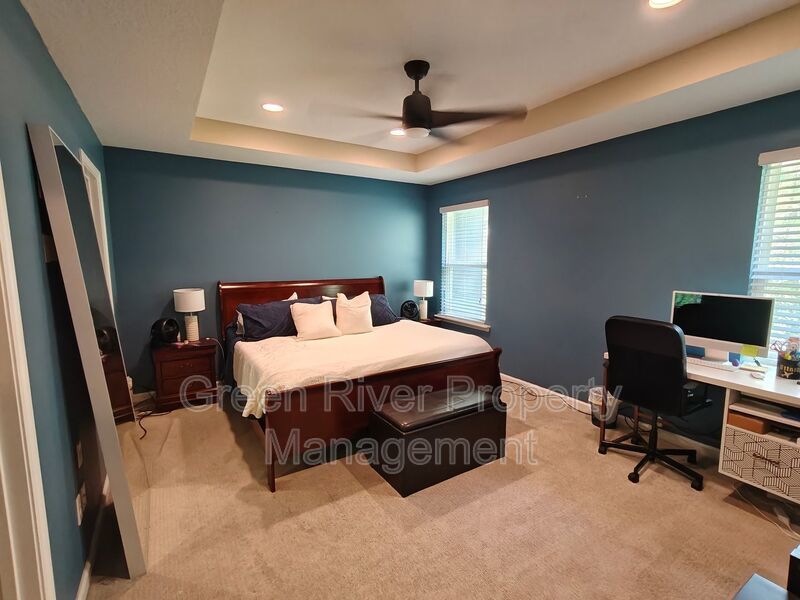 Modern 3-Bedroom Townhome with 2-Car Garage and Screened Porch property image