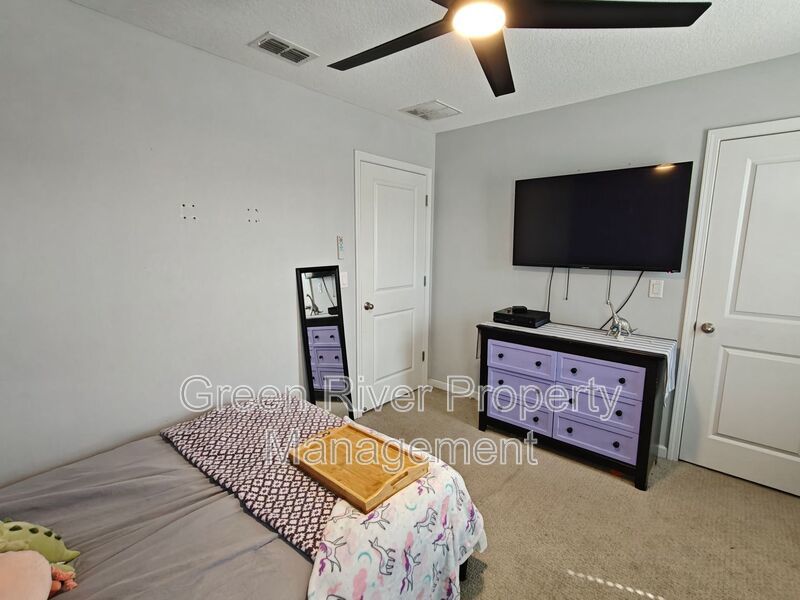 Modern 3-Bedroom Townhome with 2-Car Garage and Screened Porch property image