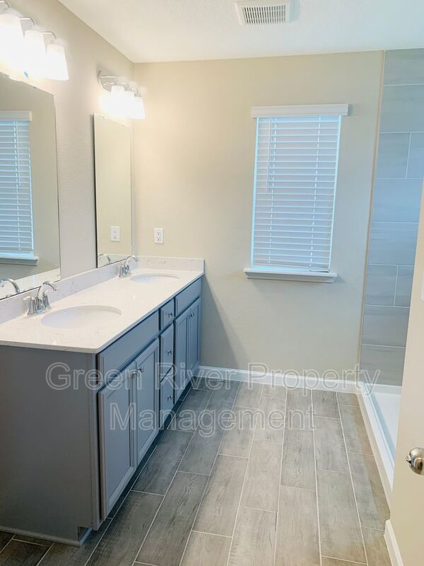 3 Bedroom 2.5 Bath Townhome in Beachwalk! property image