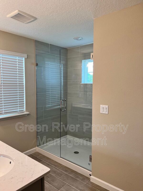 3 Bedroom 2.5 Bath Townhome in Beachwalk! property image