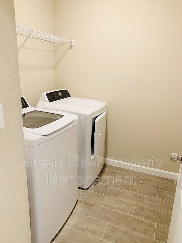 3 Bedroom 2.5 Bath Townhome in Beachwalk! property image