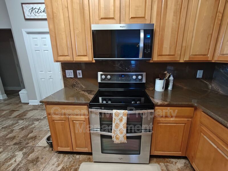 Spacious 5-Bedroom Home with Pond View & Resort-Style Amenities property image