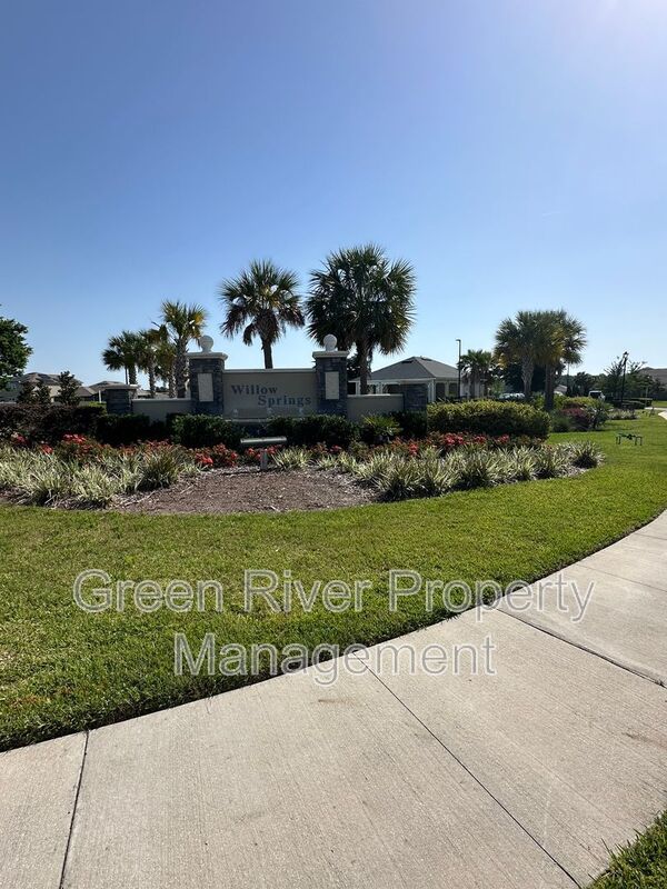 Warm Modern Living Steps from Spring Park—A Five-Bed Beauty with Space for Everyone!! property image