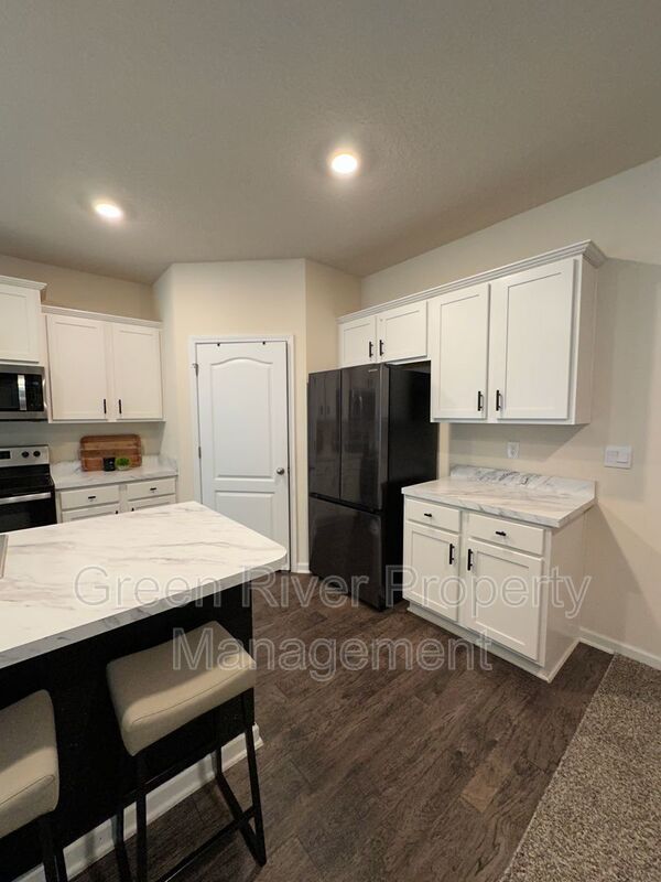 Warm Modern Living Steps from Spring Park—A Five-Bed Beauty with Space for Everyone!! property image