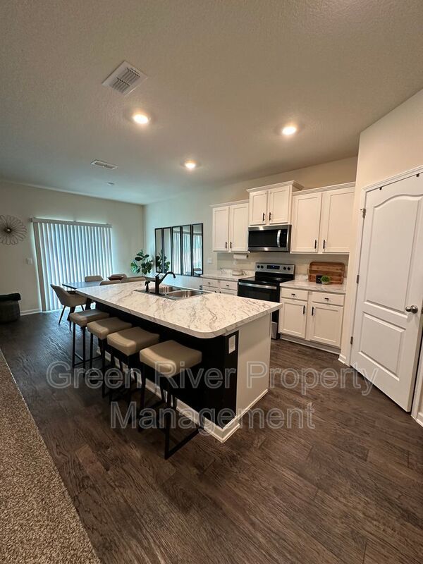 Warm Modern Living Steps from Spring Park—A Five-Bed Beauty with Space for Everyone!! property image