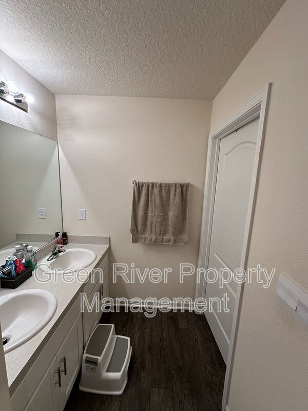 Warm Modern Living Steps from Spring Park—A Five-Bed Beauty with Space for Everyone!! property image