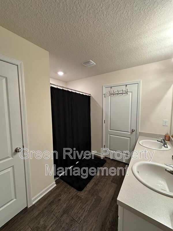 Warm Modern Living Steps from Spring Park—A Five-Bed Beauty with Space for Everyone!! property image