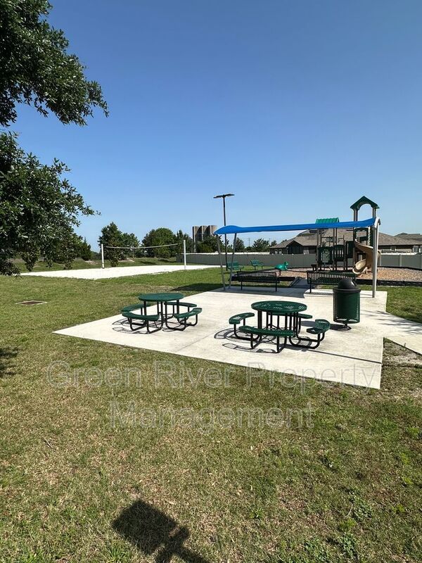 Warm Modern Living Steps from Spring Park—A Five-Bed Beauty with Space for Everyone!! property image