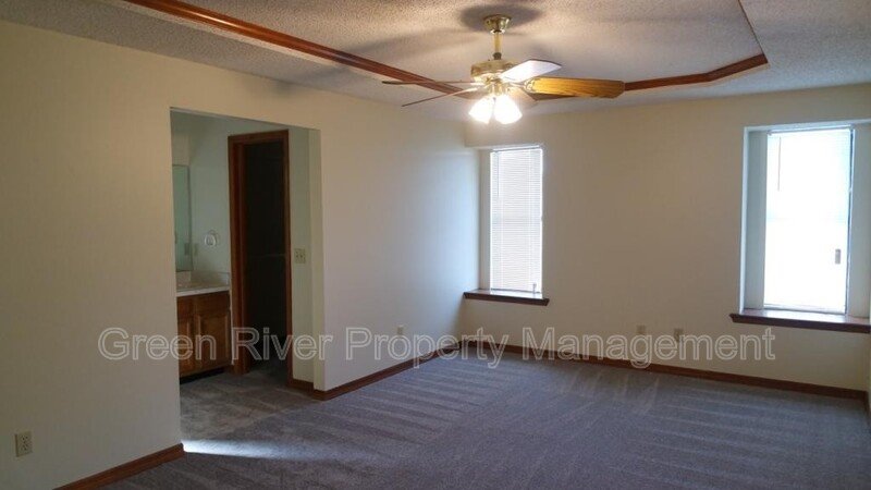 Adorable 3 bed 2 bath with open floor plan! property image