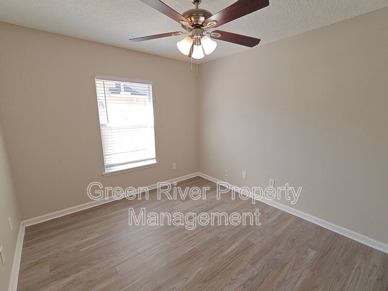 Charming 3-Bed Home with Great Amenities & Spacious Backyard property image