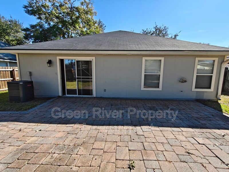 Charming 3-Bed Home with Great Amenities & Spacious Backyard property image