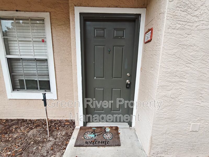 Beautiful 3 Bedroom, 2 Bathroom Townhome with Garage – Pet Friendly! property image