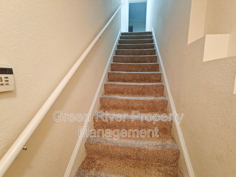 Beautiful 3 Bedroom, 2 Bathroom Townhome with Garage – Pet Friendly! property image