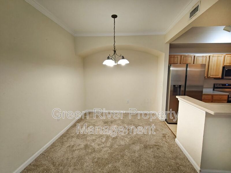 Beautiful 3 Bedroom, 2 Bathroom Townhome with Garage – Pet Friendly! property image
