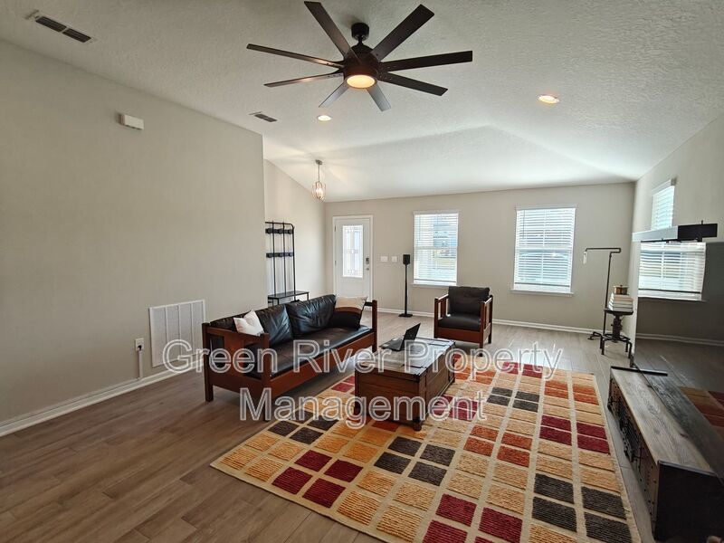 Beautiful 3 Bedroom / 2 Bath Home for Rent in Yulee! property image