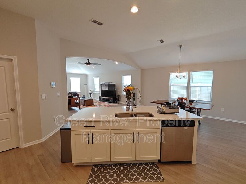 Beautiful 3 Bedroom / 2 Bath Home for Rent in Yulee! property image