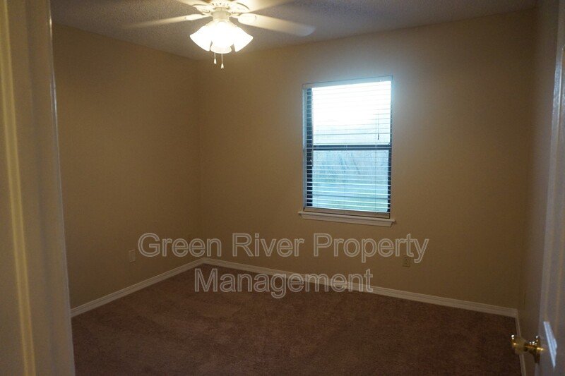 Beautiful 3 bedroom 2 bath Just waiting for you to call Home! property image