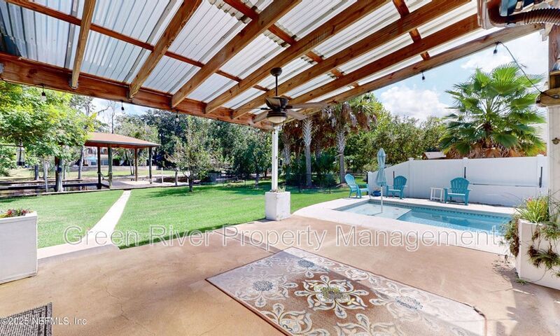 Waterfront Luxury Living – 4 Bed / 3 Bath – Over 2,600 Sq Ft property image