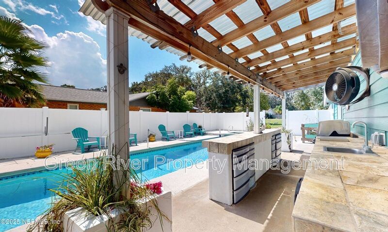 Waterfront Luxury Living – 4 Bed / 3 Bath – Over 2,600 Sq Ft property image