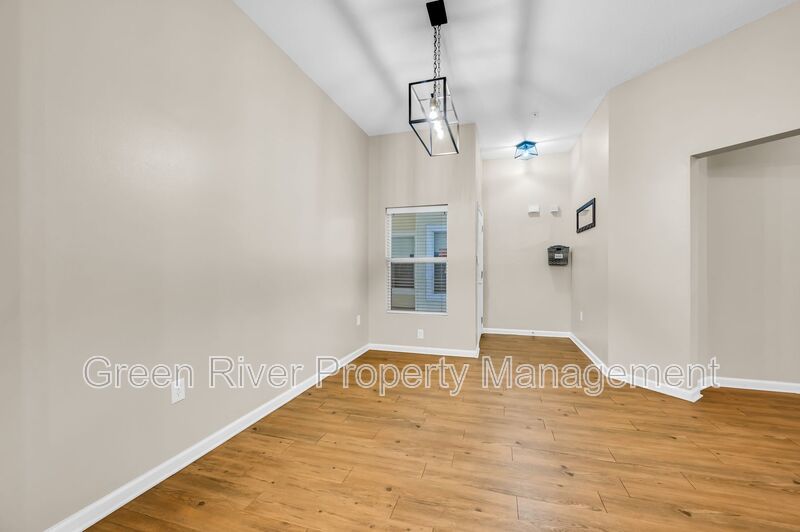 Spacious 2 Bedroom/2 Bathroom Condo in Gated Community with Pool property image