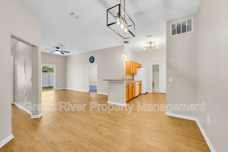 Spacious 2 Bedroom/2 Bathroom Condo in Gated Community with Pool property image