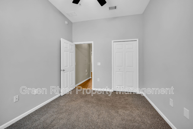 Spacious 2 Bedroom/2 Bathroom Condo in Gated Community with Pool property image