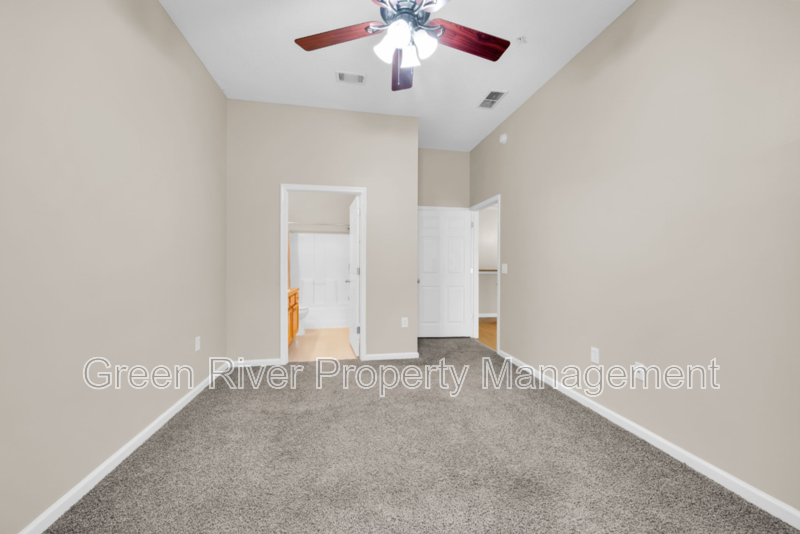 Spacious 2 Bedroom/2 Bathroom Condo in Gated Community with Pool property image