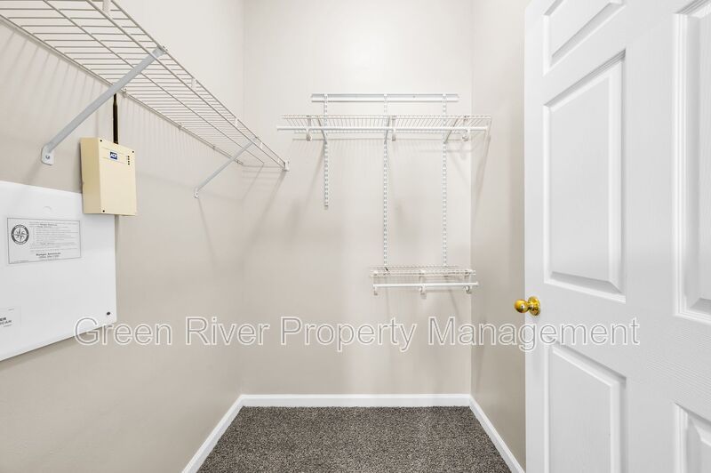 Spacious 2 Bedroom/2 Bathroom Condo in Gated Community with Pool property image