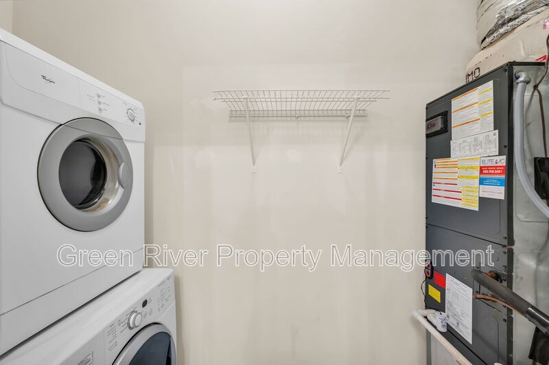 Spacious 2 Bedroom/2 Bathroom Condo in Gated Community with Pool property image