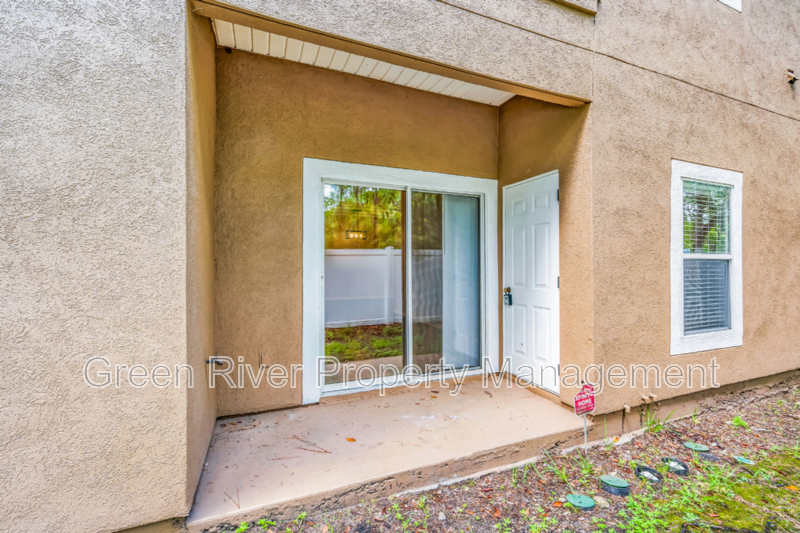 Spacious 2 Bedroom/2 Bathroom Condo in Gated Community with Pool property image