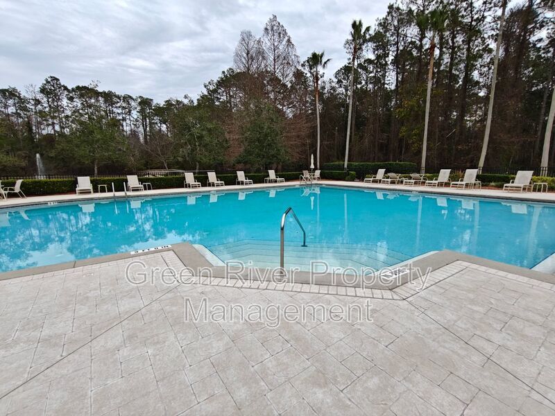 Beautiful 2 Bed / 2 Bath First-Floor Condo in Gated Community property image