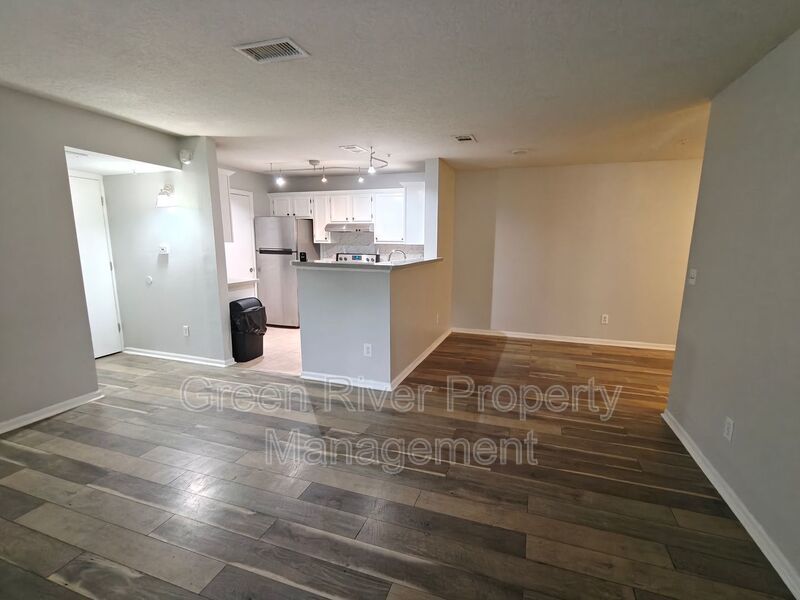 Beautiful 2 Bed / 2 Bath First-Floor Condo in Gated Community property image