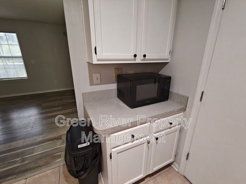 Beautiful 2 Bed / 2 Bath First-Floor Condo in Gated Community property image