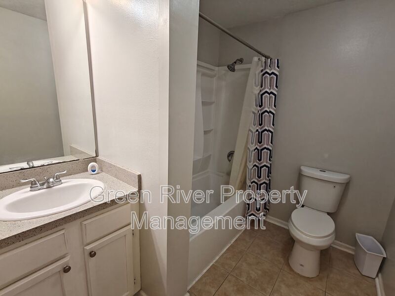 Beautiful 2 Bed / 2 Bath First-Floor Condo in Gated Community property image