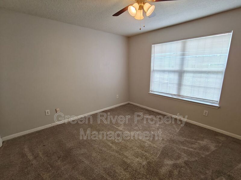 Beautiful 2 Bed / 2 Bath First-Floor Condo in Gated Community property image