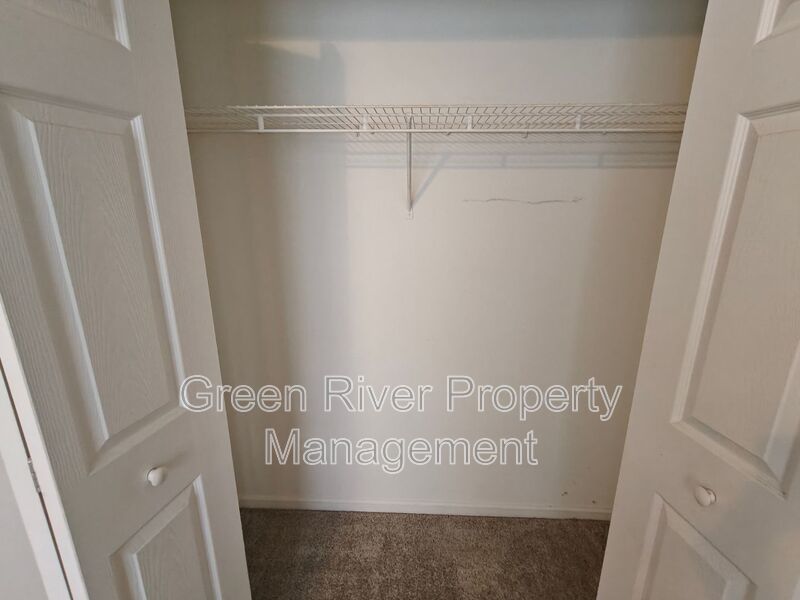 Beautiful 2 Bed / 2 Bath First-Floor Condo in Gated Community property image