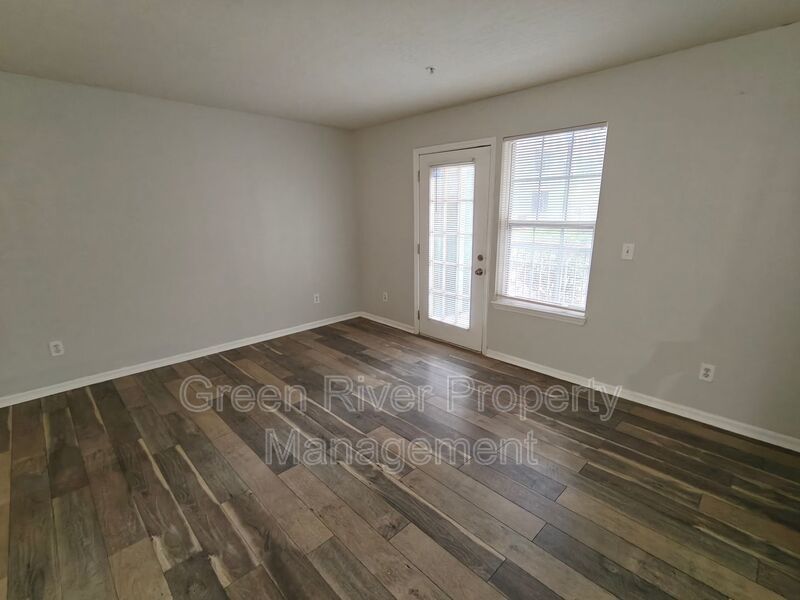 Beautiful 2 Bed / 2 Bath First-Floor Condo in Gated Community property image