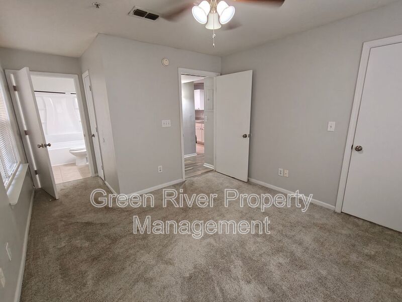 Beautiful 2 Bed / 2 Bath First-Floor Condo in Gated Community property image