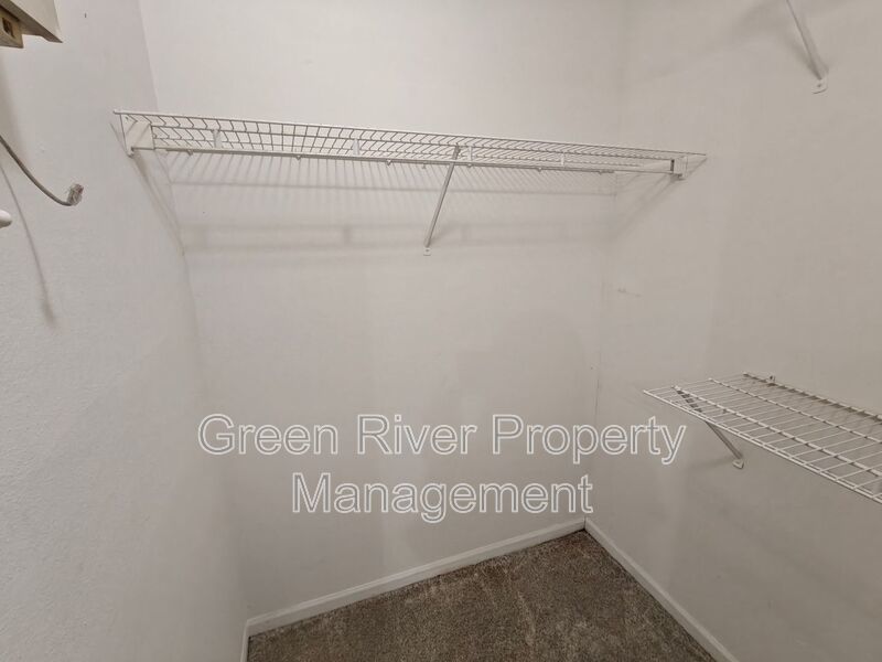 Beautiful 2 Bed / 2 Bath First-Floor Condo in Gated Community property image