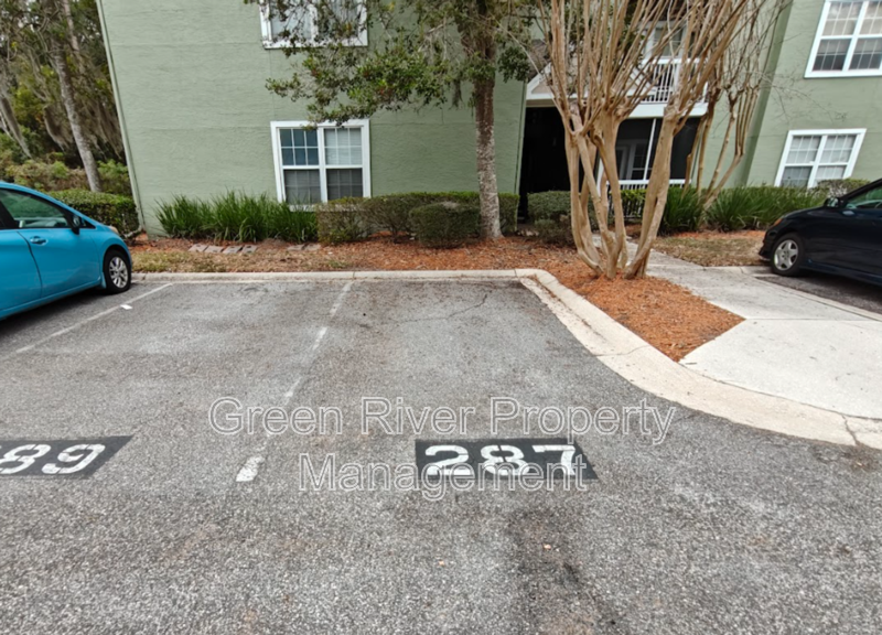 Beautiful 2 Bed / 2 Bath First-Floor Condo in Gated Community property image