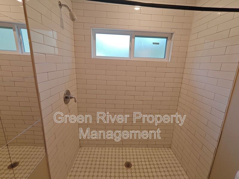 Charming 3-Bedroom Home with Spacious Yard property image