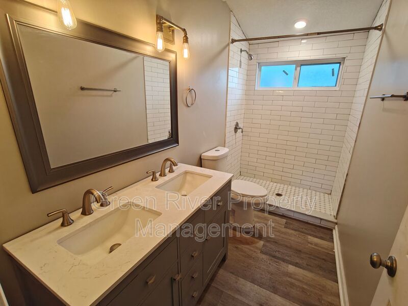 Charming 3-Bedroom Home with Spacious Yard property image