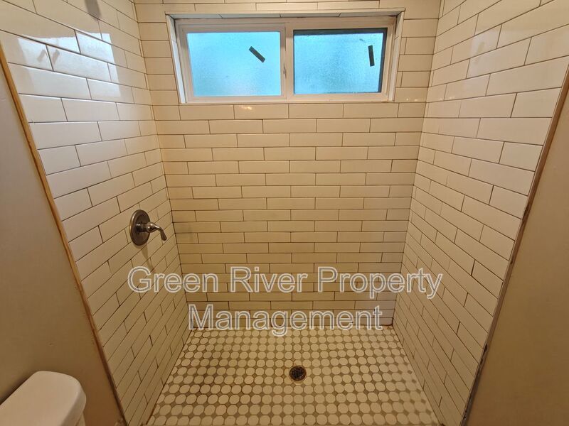 Charming 3-Bedroom Home with Spacious Yard property image