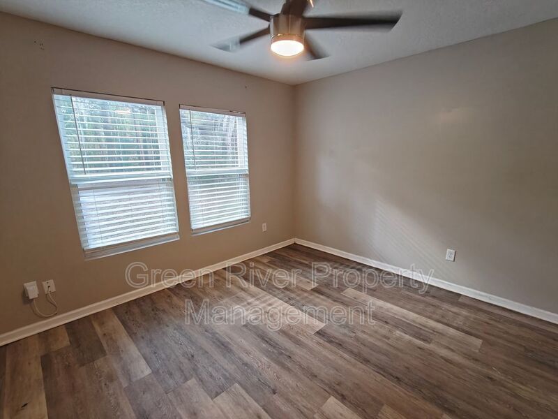 Charming 3-Bedroom Home with Spacious Yard property image